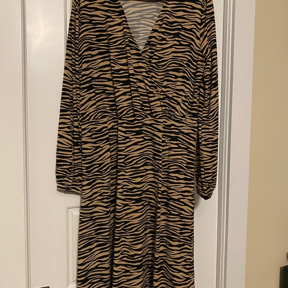 Loft Zebra midi calf-length with keyhole back - Picture 2 of 2
